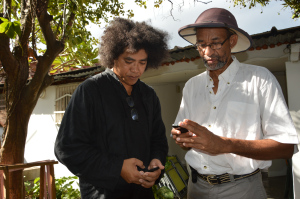 L'écrivain malgache Jean-Luc Raharimanana avec le romancier et dramaturge mahorais Nassur Attoumani (Nassuf DJAILANI)