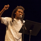 « Je cherche une étincelle derrière le chaos, la beauté au-delà des ruines que j’expose » confie Jean d’Amérique